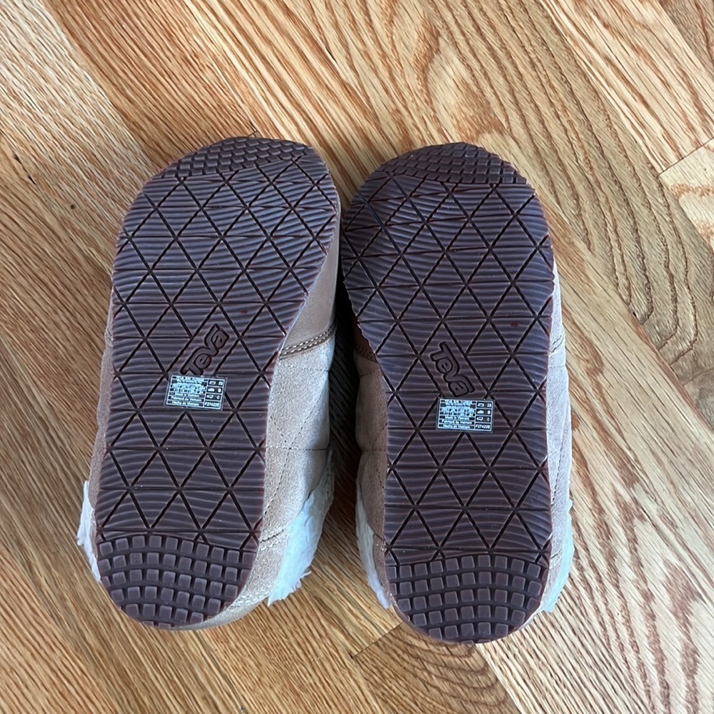 New Teva ReEmber Plushed Slipper Sneaker Size 7 - Picture 7 of 15